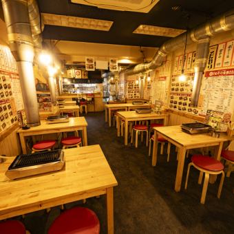 広々としたテーブルフロアは、30～50名様まで貸切OK！他のお客様に気を遣わず、わいわい盛り上がれる◎会社宴会・打ち上げ・同窓会etc…多彩なシーンでご活用いただけます！十三周辺での仲間との飲み会、打ち上げ、会社宴会、忘年会、新年会、歓送迎会など、お気軽にご相談下さいませ！