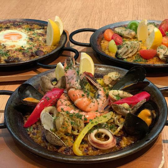 【海鮮飯套餐】鮪魚和海鮮飯等6道菜=含稅5,500日圓。2023/12/26~ 來訪
