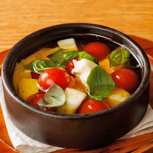 Mozzarella and Tomato Ajillo