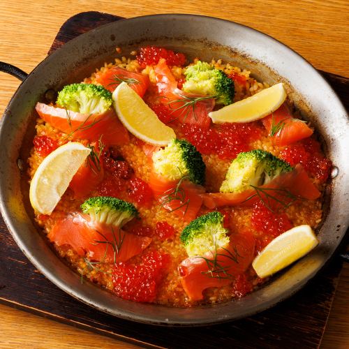 Salmon and salmon roe paella