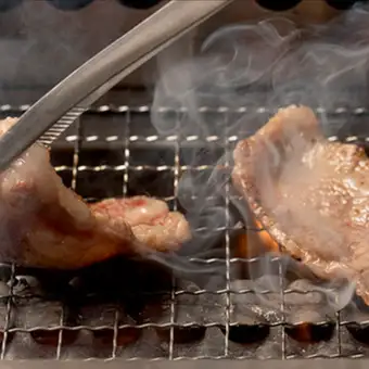 【精选套餐!免费加米饭!】多种套餐可选,包括烤五花肉、拌饭、牛筋咖喱等。