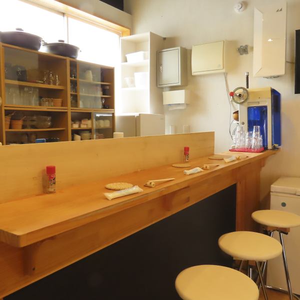 お1人様から気軽にご利用いただけるカウンター席は3席ご用意しております◎お仕事帰りや2,3軒目のご利用に、お帰り前の一杯や〆のスイーツに...お近くにお越しの際は、ぜひお気軽にお立ち寄りください！温かいサービスと美味しいお料理をご用意して、皆様のご来店をお待ちしております。
