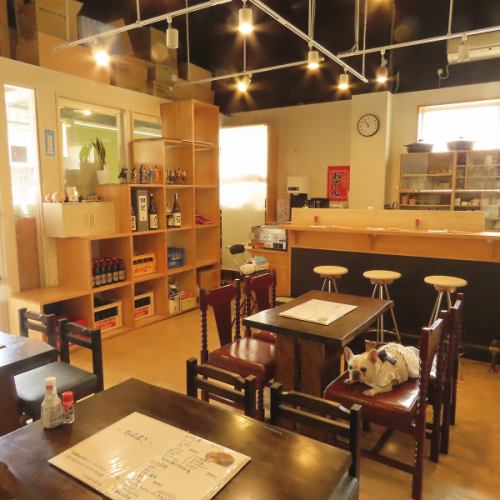 允许携带宠物！店里的吉祥物狗狗也在这里