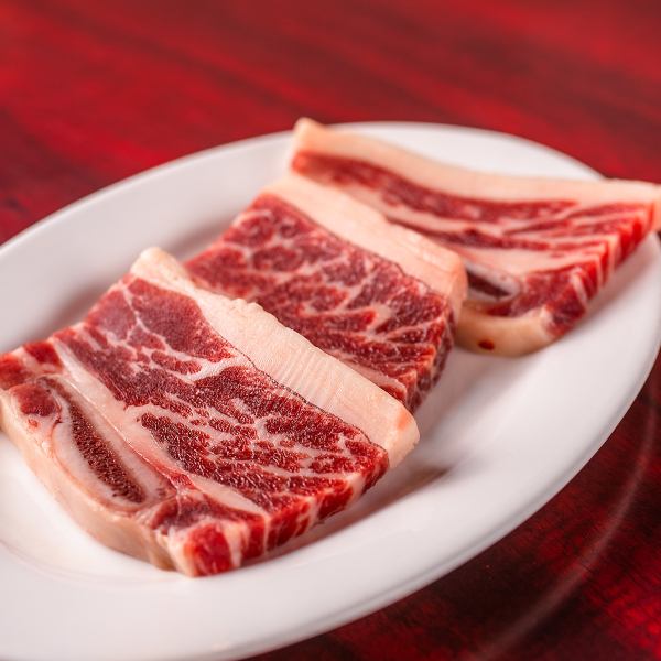 食べ応え抜群！【ジューシーな骨付きカルビ】
