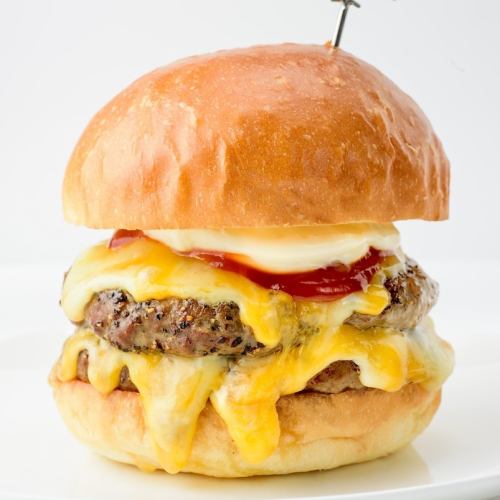 [BEEF] Doug's California Do.WAT Cheeseburger LAVA (雙熔岩芝士漢堡)