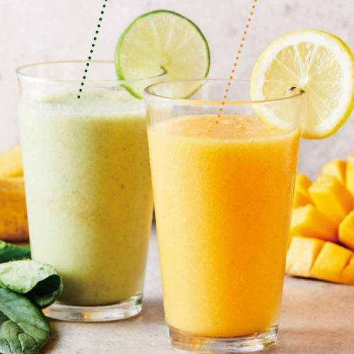 Healthy fruit and vegetable smoothies