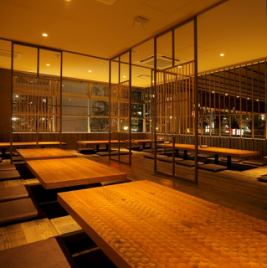 周りが見渡せる、掘りごたつの席は宴会に最適。貸切30名様～50名様までOK★