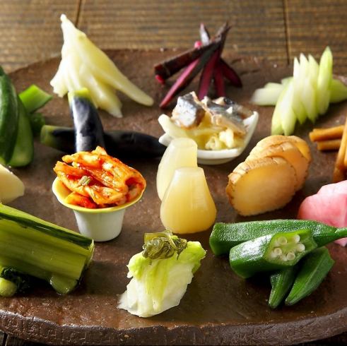 『ココでしか味わえない』をコンセプトに全国の漬物/漬物肉巻等創作料理が楽しめる。