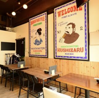 在我們的餐桌旁,您可以一邊品嚐正宗的沖繩烤串和冰鎮清酒,一邊感受熱帶風情,盡情享受沖繩美食。這是一個特別的空間,您可以一邊品嚐飲料和小吃,一邊感受沖繩的微風。與親朋好友共度美好時光 ★ 歡迎光臨!我們期待您的到來。