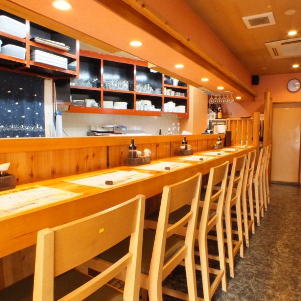 【Recommended for small number】 【Counter seats】 There are also Casanta seats inside the shop, and welcome to visit us in small numbers! Counter seats have seven seats.Please do not use it on your way back to work.We are waiting for your visit from the bottom of my heart.
