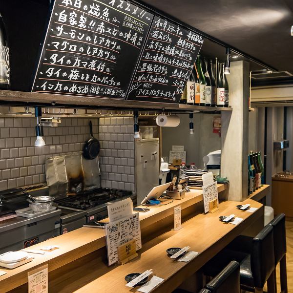 ≪店内席情報≫お一人様でのご来店も大歓迎のカウンター席と、お仕事帰りの飲み会に最適なテーブル席、ペットの同伴が可能で喫煙もできるテラス席をご用意しております！