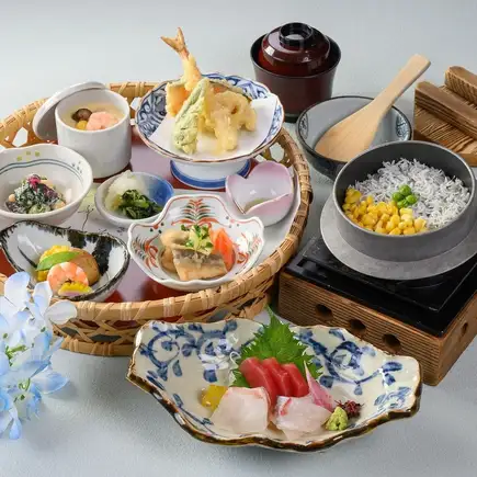 [Savor the Season] Seasonal Flower Basket Set Meal with Sashimi