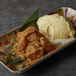 抹茶わらび餅　抹茶アイス添え/きな粉わらび餅　バニラアイス添え