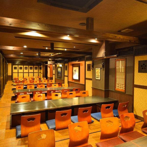 【Nagaoka Private Izakaya】最多可容纳40人的团体楼层最适合团体请使用它来举办宴会和酒会等各种聚会。我们也有很多包间，请在各种场合使用。我们也有很多便宜的优惠券。
