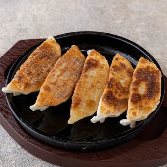 Teppanyaki meat gyoza