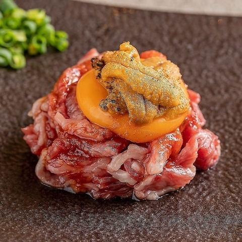 Roasted sea urchin and fatty meat yukhoe
