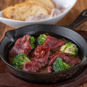 Horse meat and broccoli ajillo