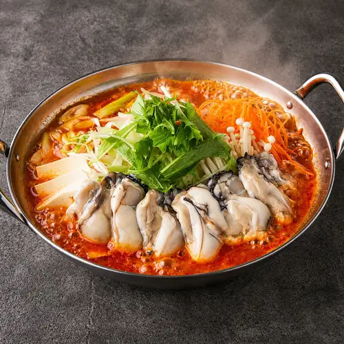 굴의 맛 매운 찌개 냄비