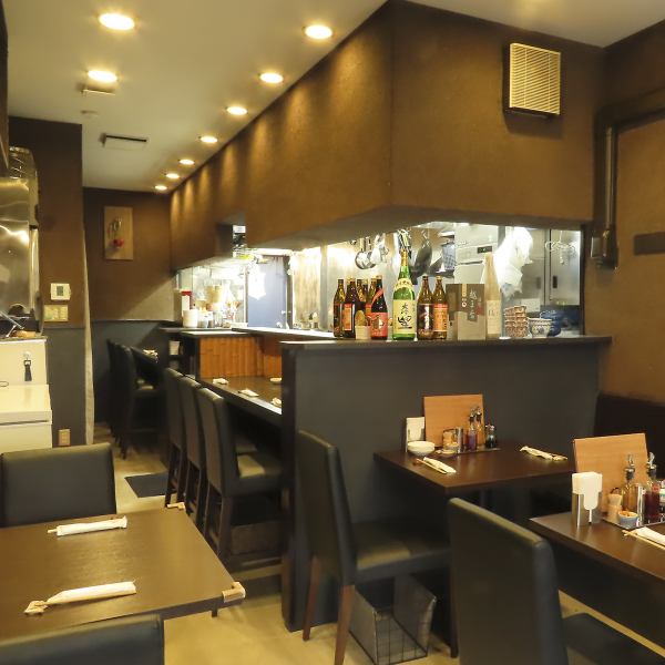 【特別な貸切空間で思い出を作る中華料理店】12名様以上での貸切が可能な中華料理店です。落ち着いた雰囲気の中、女子会や打ち上げに最適なプライベート空間を提供します。ご友人や大切な方々と一緒に美味しい料理を楽しみながら思い出に残るひとときをお過ごしください。特別な場面にぴったりの場所をぜひご利用ください。