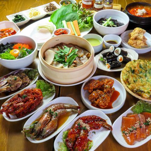 ボッサム、豚足（ジョッパル）、ケジャン、セウジャンなど、豪華食材もすべて食べ放題！