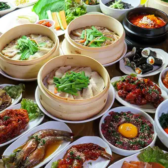 午餐时段90分钟无限量韩式高级料理自助餐 + 580道菜：3,058日元 → 2,816日元