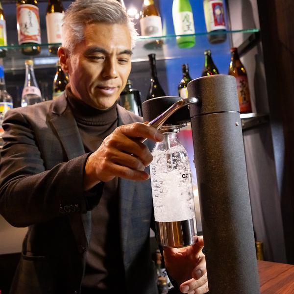 【樽出しウイスキー体験】当店の一押し、樽出しウイスキーKIKUIは、初心者にもぴったりの濃厚でまろやかな味わいが魅力です。気さくなオーナーが、あなたに最適なお酒を提案してくれるので、初めての方でも安心して楽しめます。ぜひこの機会に、新たなウイスキーの世界を体験してみてください。