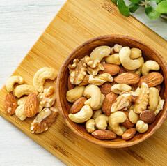 【日替わり】燻製ミックスナッツ