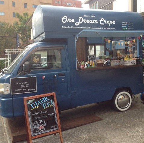 [This kitchen car is a landmark!] The navy blue kitchen car that travels to events is a landmark of our store! We also open at various events mainly in Kanagawa ☆ Our kitchen car and crepes are posted on our Instagram. Of course, we also have photos of bento boxes such as Neapolitan, so please check them out♪