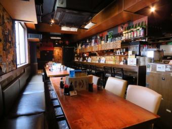 最大4名様でご利用可能なテーブル席を、全7卓ご用意しております！お電話または店頭にてご予約で、複数卓を一緒にご利用も可能です。