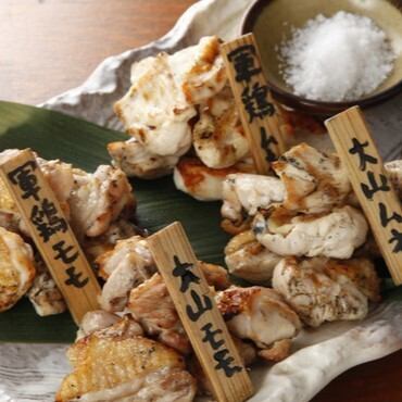 【◇違いを楽しむ◇】2種類の地鶏を食べ比べ！「軍鶏と大山地鶏の盛り合わせ」