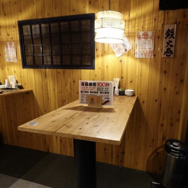 阪急烏丸駅・地下鉄四条駅からすぐというアクセスの良さが魅力です◎白木を基調とした清潔感溢れる店内は、女性のお客様や観光客の方にも大人気♪お仕事帰りのクイックな一杯から、お出かけついでのお食事まで、どんなシーンでも温かく迎えてくれる居心地の良さが、リピーター続出の秘密です!