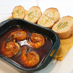 海老のアヒージョ（海老４尾入りバケット４個付です）