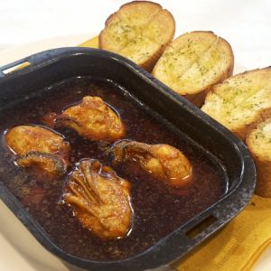 牡蠣のアヒージョ（牡蠣４個入りバケット４個付です）