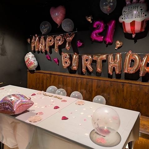 鉄板で焼いたステーキは誕生日記念日にも。お部屋の飾りつけも！