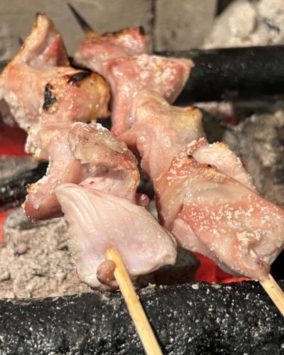 Yakitori Sakatsune will be open from 5pm.

Pork Belly Skewers

Pig stomach.
This is also a part that is difficult to prepare.
Scrape off any excess fat and mucous membranes.

It has a chewy texture and is popular among those who like gutsy meat.