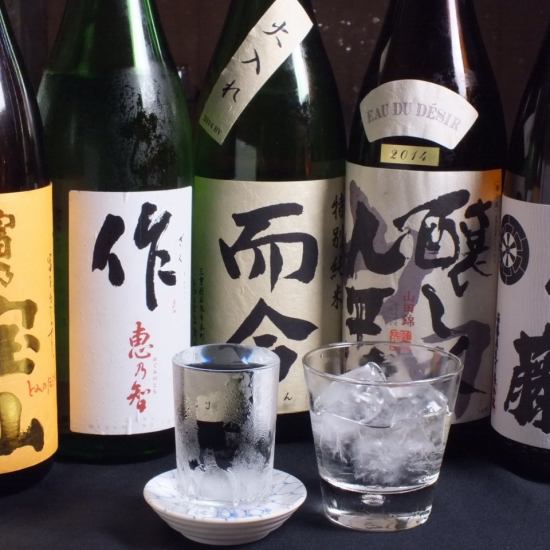日本全国の日本酒と焼酎を味わえる！どちらも25銘柄以上ご用意！