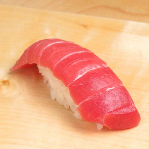 著名的金枪鱼握寿司