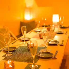 The private room for 10 people is designed for banquets, allowing a large group to enjoy conversation in a single space.It can be used for company departmental get-togethers, welcome parties, farewell parties, and gatherings with groups of friends.Enjoy a relaxing night out in Kokubuncho in a private room where you won't have to worry about your surroundings, while savoring meat dishes, cheese dishes, and an all-you-can-drink course.