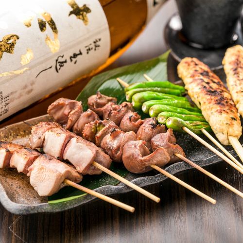 炭火で丁寧に焼き上げた絶品焼き鳥を堪能できるお店