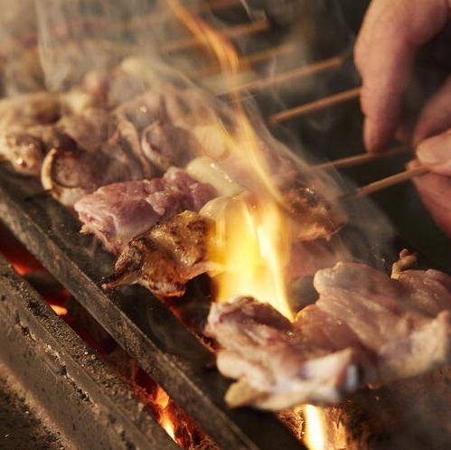 炭火香る絶品焼き鳥を堪能