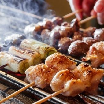 【毎日2時間飲み放題付】炭火焼き鳥盛り＆2種人気メニュー食べ放題付き全10品【3700円→2700円】