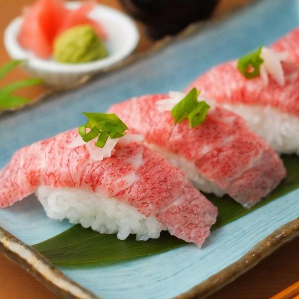 とろける和牛の旨みが口いっぱいに広がる！贅沢な和牛肉寿司は絶対に外せない逸品