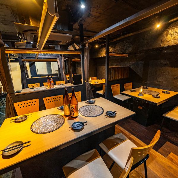 我們的餐廳空間寬敞，佈置多樣，可容納大型團體用餐。我們可以靈活地容納10人或以上的中型宴會以及30至50人的私人宴會。我們提供烤雞肉串、蔬菜捲、生魚片、肉壽司、火鍋等豐富多彩的自助餐套餐，並搭配無限暢飲生啤，打造超值宴會。