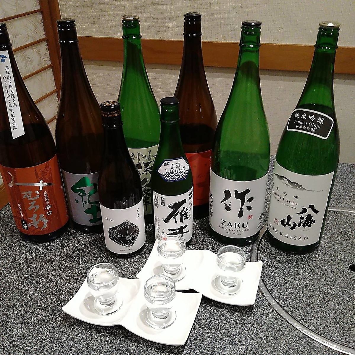 奥の座敷席では小規模でのご宴会も可能です♪