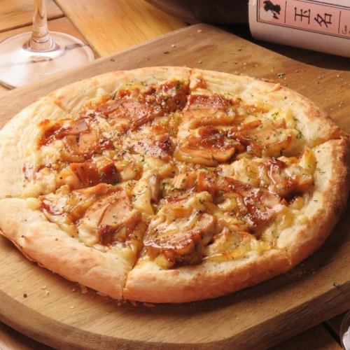 やきとり屋さんのチーズピザ
