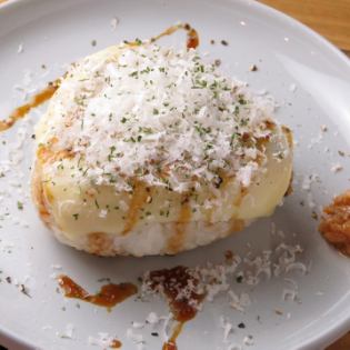 焼きおにぎりチーズまみれ
