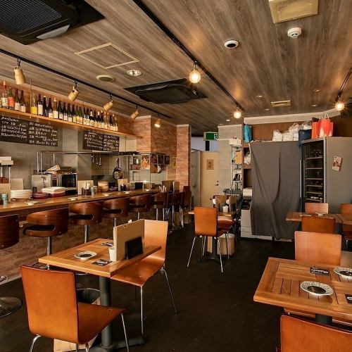 【カジュアルな店内】