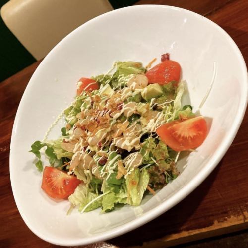 エビとアボカドのサラダ