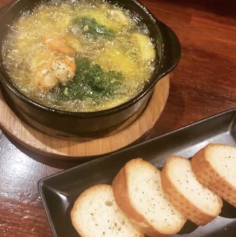 エビとエリンギのアヒージョ