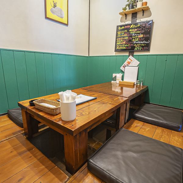 店内はシンプルで親しみやすいデザインながら、落ち着ける緩やかな照明で居心地抜群。掘りごたつを中心に動線が広く確保されているため利用のしやすさも魅力♪駅から近くアクセスも便利なので、仕事帰りや休日の集まりに最適★お酒の種類や食事の幅広さとあわせ、訪れるたびに新鮮な楽しさを感じられるお店です◎